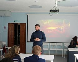 В АГПК собрали гуманитарную помощь для беженцев из ДНР и ЛНР