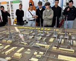 Студенты специальности 21.02.01 «Разработка и эксплуатация нефтяных и газовых месторождений» посетили Музей ООО «Газпром добыча Астрахань»